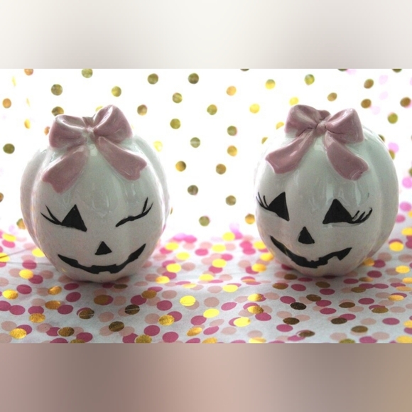 Other - Cottage Core Pink Bows Pumpkin Salt and Pepper Shakers
